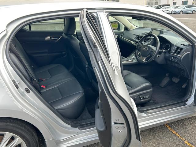 ＣＴ ＣＴ２００ｈ　バージョンＣ【ハイブリッド】【禁煙車】　【電動黒革シート／シートヒーター】【２０２４年製タイヤ】【メーカーナビ／バックカメラ／ブルーレイ／Ｂｌｕｅｔｏｏｔｈ／フルセグＴＶ】【ＬＥＤライト／ＬＥＤフォグ】【追従クルコン／コーナーセンサー】（33枚目）