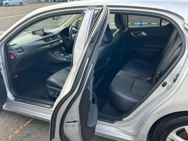 ＣＴ ＣＴ２００ｈ　バージョンＣ【ハイブリッド】【禁煙車】　【電動黒革シート／シートヒーター】【２０２４年製タイヤ】【メーカーナビ／バックカメラ／ブルーレイ／Ｂｌｕｅｔｏｏｔｈ／フルセグＴＶ】【ＬＥＤライト／ＬＥＤフォグ】【追従クルコン／コーナーセンサー】（37枚目）