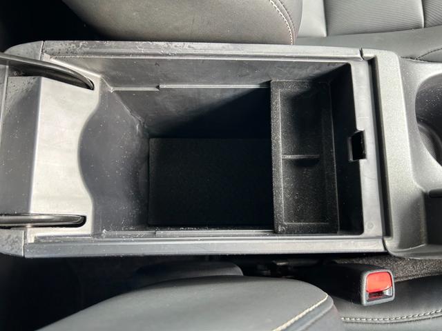 ＣＴ ＣＴ２００ｈ　バージョンＣ【ハイブリッド】【禁煙車】　【電動黒革シート／シートヒーター】【２０２４年製タイヤ】【メーカーナビ／バックカメラ／ブルーレイ／Ｂｌｕｅｔｏｏｔｈ／フルセグＴＶ】【ＬＥＤライト／ＬＥＤフォグ】【追従クルコン／コーナーセンサー】（52枚目）