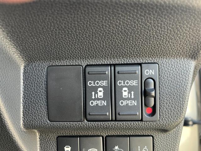 フリードハイブリッド ハイブリッド・クロスターホンダセンシング【4WD】純正ナビ 【衝突軽減システム】【追従クルーズコントロール】【両側電動スライドドア】【エンジンスターター】【バックカメラ】【ビルトインETC】【前後ドラレコ】【純正15インチアルミ】【LEDヘッドライト/フォグ】(11枚目)