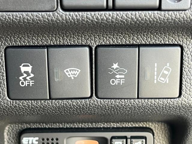 フリードハイブリッド ハイブリッド・クロスターホンダセンシング【4WD】純正ナビ 【衝突軽減システム】【追従クルーズコントロール】【両側電動スライドドア】【エンジンスターター】【バックカメラ】【ビルトインETC】【前後ドラレコ】【純正15インチアルミ】【LEDヘッドライト/フォグ】(12枚目)