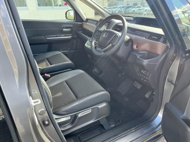 フリードハイブリッド ハイブリッド・クロスターホンダセンシング【4WD】純正ナビ 【衝突軽減システム】【追従クルーズコントロール】【両側電動スライドドア】【エンジンスターター】【バックカメラ】【ビルトインETC】【前後ドラレコ】【純正15インチアルミ】【LEDヘッドライト/フォグ】(28枚目)