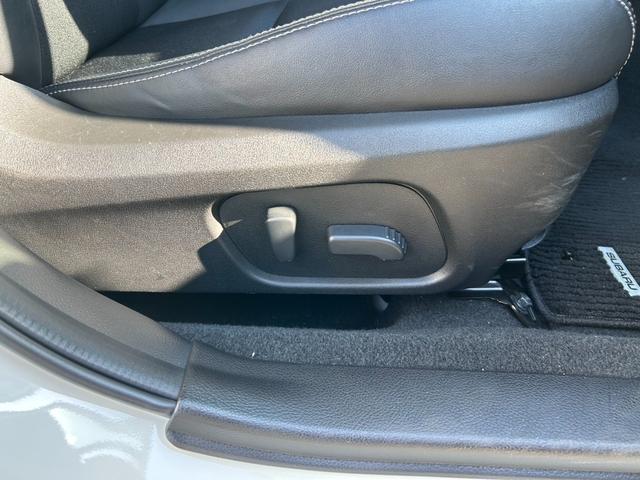 インプレッサスポーツ 2.0i-Sアイサイト【4WD】【禁煙車】【後期型】 【フルエアロ/ルーフスポイラー】【SDナビ/バックカメラ/Bluetooth】【追従クルコン/衝突軽減/車線逸脱警告】【HIDオートライト/フォグ】【ハーフレザーシート】【純正17AW】【ドラレコ】(16枚目)