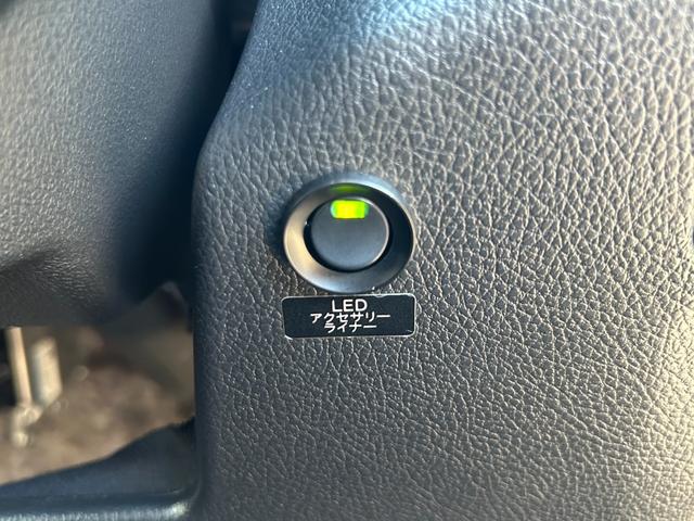 インプレッサスポーツ 2.0i-Sアイサイト【4WD】【禁煙車】【後期型】 【フルエアロ/ルーフスポイラー】【SDナビ/バックカメラ/Bluetooth】【追従クルコン/衝突軽減/車線逸脱警告】【HIDオートライト/フォグ】【ハーフレザーシート】【純正17AW】【ドラレコ】(19枚目)