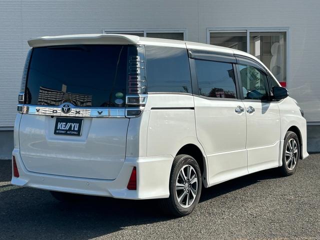 ヴォクシー ZS 煌II【4WD寒冷地仕様】【後期型】【冬&夏タイヤ】 【12型フリップダウンモニター/10型ナビ】【エンジンスターター】【両側電動スライド】【リアオートエアコン】【ワンオーナー禁煙車】【バックカメラ/フルセグTV/ブルートゥース】【クルコン/衝突軽減】(4枚目)