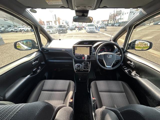 ヴォクシー ZS 煌II【4WD寒冷地仕様】【後期型】【冬&夏タイヤ】 【12型フリップダウンモニター/10型ナビ】【エンジンスターター】【両側電動スライド】【リアオートエアコン】【ワンオーナー禁煙車】【バックカメラ/フルセグTV/ブルートゥース】【クルコン/衝突軽減】(5枚目)