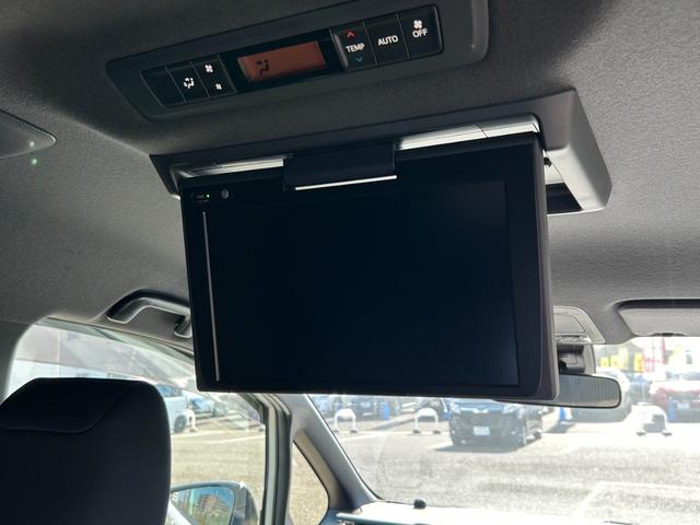 ヴォクシー ZS 煌II【4WD寒冷地仕様】【後期型】【冬&夏タイヤ】 【12型フリップダウンモニター/10型ナビ】【エンジンスターター】【両側電動スライド】【リアオートエアコン】【ワンオーナー禁煙車】【バックカメラ/フルセグTV/ブルートゥース】【クルコン/衝突軽減】(12枚目)