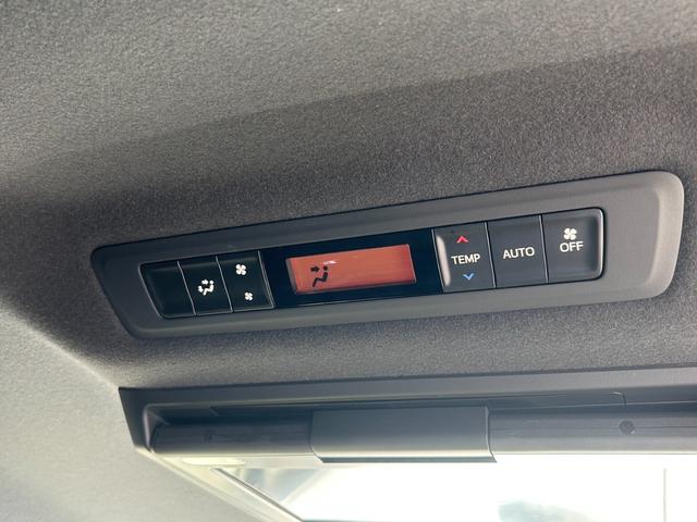 ヴォクシー ZS 煌II【4WD寒冷地仕様】【後期型】【冬&夏タイヤ】 【12型フリップダウンモニター/10型ナビ】【エンジンスターター】【両側電動スライド】【リアオートエアコン】【ワンオーナー禁煙車】【バックカメラ/フルセグTV/ブルートゥース】【クルコン/衝突軽減】(18枚目)