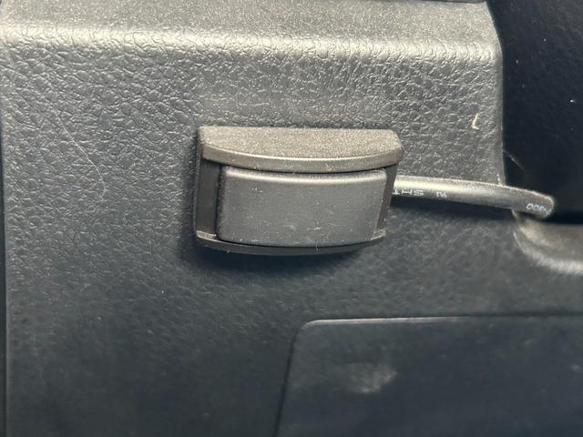 ヴォクシー ZS 煌II【4WD寒冷地仕様】【後期型】【冬&夏タイヤ】 【12型フリップダウンモニター/10型ナビ】【エンジンスターター】【両側電動スライド】【リアオートエアコン】【ワンオーナー禁煙車】【バックカメラ/フルセグTV/ブルートゥース】【クルコン/衝突軽減】(21枚目)