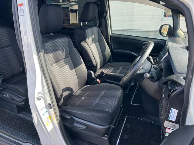 ヴォクシー ZS 煌II【4WD寒冷地仕様】【後期型】【冬&夏タイヤ】 【12型フリップダウンモニター/10型ナビ】【エンジンスターター】【両側電動スライド】【リアオートエアコン】【ワンオーナー禁煙車】【バックカメラ/フルセグTV/ブルートゥース】【クルコン/衝突軽減】(33枚目)