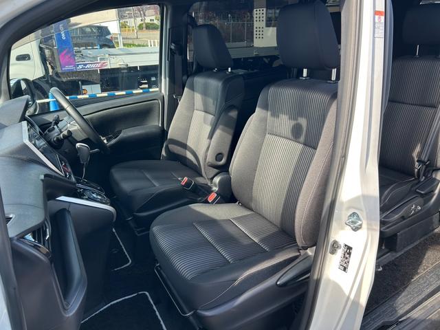 ヴォクシー ZS 煌II【4WD寒冷地仕様】【後期型】【冬&夏タイヤ】 【12型フリップダウンモニター/10型ナビ】【エンジンスターター】【両側電動スライド】【リアオートエアコン】【ワンオーナー禁煙車】【バックカメラ/フルセグTV/ブルートゥース】【クルコン/衝突軽減】(39枚目)