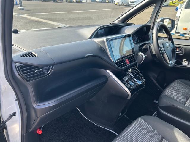 ヴォクシー ZS 煌II【4WD寒冷地仕様】【後期型】【冬&夏タイヤ】 【12型フリップダウンモニター/10型ナビ】【エンジンスターター】【両側電動スライド】【リアオートエアコン】【ワンオーナー禁煙車】【バックカメラ/フルセグTV/ブルートゥース】【クルコン/衝突軽減】(40枚目)