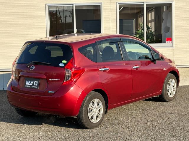 ノート メダリスト　エマージェンシーブレーキパッケージ【禁煙車】　【千葉県仕入】【アラウンドビューモニター／純正ナビ／フルセグＴＶ／Ｂｌｕｅｔｏｏｔｈ／ＤＶＤ】【ＥＴＣ】【ドラレコ】【ハーフレザーシート】【衝突軽減／車線逸脱警告】【オートエアコン】【インテリキー】（4枚目）