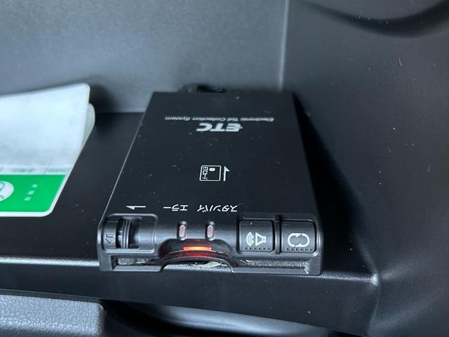 ノート メダリスト　エマージェンシーブレーキパッケージ【禁煙車】　【千葉県仕入】【アラウンドビューモニター／純正ナビ／フルセグＴＶ／Ｂｌｕｅｔｏｏｔｈ／ＤＶＤ】【ＥＴＣ】【ドラレコ】【ハーフレザーシート】【衝突軽減／車線逸脱警告】【オートエアコン】【インテリキー】（14枚目）