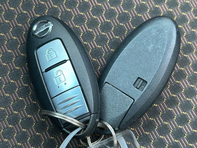 ノート メダリスト　エマージェンシーブレーキパッケージ【禁煙車】　【千葉県仕入】【アラウンドビューモニター／純正ナビ／フルセグＴＶ／Ｂｌｕｅｔｏｏｔｈ／ＤＶＤ】【ＥＴＣ】【ドラレコ】【ハーフレザーシート】【衝突軽減／車線逸脱警告】【オートエアコン】【インテリキー】（17枚目）