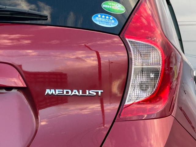 ノート メダリスト　エマージェンシーブレーキパッケージ【禁煙車】　【千葉県仕入】【アラウンドビューモニター／純正ナビ／フルセグＴＶ／Ｂｌｕｅｔｏｏｔｈ／ＤＶＤ】【ＥＴＣ】【ドラレコ】【ハーフレザーシート】【衝突軽減／車線逸脱警告】【オートエアコン】【インテリキー】（19枚目）