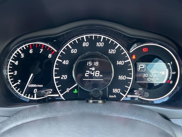 ノート メダリスト　エマージェンシーブレーキパッケージ【禁煙車】　【千葉県仕入】【アラウンドビューモニター／純正ナビ／フルセグＴＶ／Ｂｌｕｅｔｏｏｔｈ／ＤＶＤ】【ＥＴＣ】【ドラレコ】【ハーフレザーシート】【衝突軽減／車線逸脱警告】【オートエアコン】【インテリキー】（45枚目）