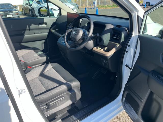 フリード e:HEVエアー EX【6人乗り】【登録済未使用車】 【11.4インチナビ/マルチビューカメラ】【ETC2.0】【後退出庫サポート/BSI/追従クルコン/衝突軽減/車線逸脱警告】【両側電動スライドドア】【フルセグTV/ブルートゥース】LEDオートライト(34枚目)