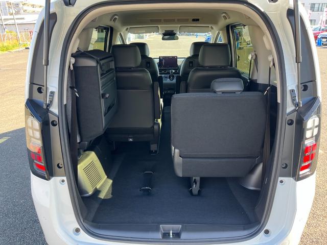 フリード e:HEVエアー EX【6人乗り】【登録済未使用車】 【11.4インチナビ/マルチビューカメラ】【ETC2.0】【後退出庫サポート/BSI/追従クルコン/衝突軽減/車線逸脱警告】【両側電動スライドドア】【フルセグTV/ブルートゥース】LEDオートライト(45枚目)