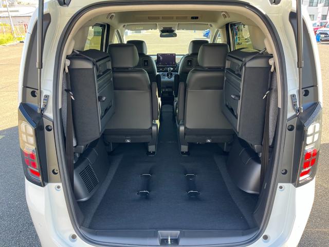 フリード e:HEVエアー EX【6人乗り】【登録済未使用車】 【11.4インチナビ/マルチビューカメラ】【ETC2.0】【後退出庫サポート/BSI/追従クルコン/衝突軽減/車線逸脱警告】【両側電動スライドドア】【フルセグTV/ブルートゥース】LEDオートライト(46枚目)