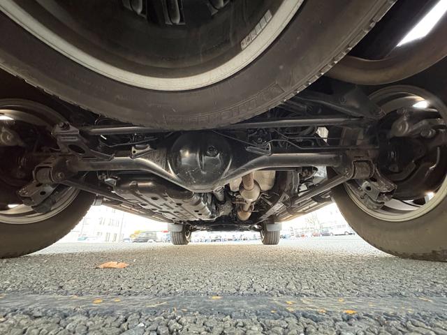 ランドクルーザープラド ＴＸ　Ｌパッケージ　７０ｔｈアニバーサリーリミテッド　７人乗　【４ＷＤディーゼル】後期【ワンオーナー禁煙車】【パノラミックビューモニター／メーカーナビ】【茶革シート／ベンチレーションシート】【専用１８インチ黒アルミ／ルーフレール】【追従クルコン】【前後ドラレコ】（6枚目）