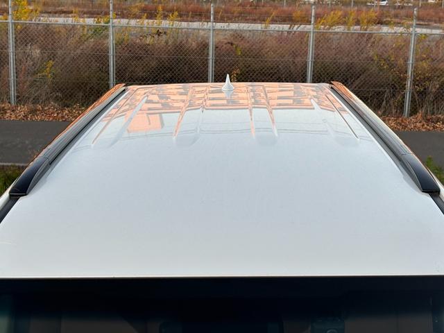 ランドクルーザープラド ＴＸ　Ｌパッケージ　７０ｔｈアニバーサリーリミテッド　７人乗　【４ＷＤディーゼル】後期【ワンオーナー禁煙車】【パノラミックビューモニター／メーカーナビ】【茶革シート／ベンチレーションシート】【専用１８インチ黒アルミ／ルーフレール】【追従クルコン】【前後ドラレコ】（8枚目）