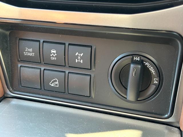 ランドクルーザープラド ＴＸ　Ｌパッケージ　７０ｔｈアニバーサリーリミテッド　７人乗　【４ＷＤディーゼル】後期【ワンオーナー禁煙車】【パノラミックビューモニター／メーカーナビ】【茶革シート／ベンチレーションシート】【専用１８インチ黒アルミ／ルーフレール】【追従クルコン】【前後ドラレコ】（15枚目）