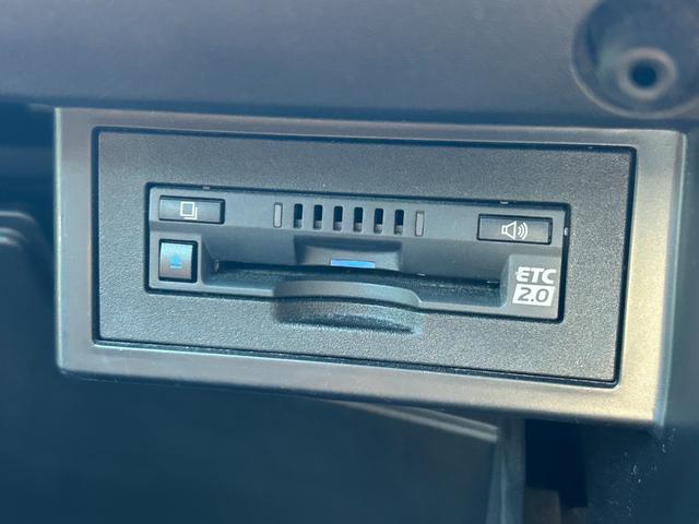 ランドクルーザープラド ＴＸ　Ｌパッケージ　７０ｔｈアニバーサリーリミテッド　７人乗　【４ＷＤディーゼル】後期【ワンオーナー禁煙車】【パノラミックビューモニター／メーカーナビ】【茶革シート／ベンチレーションシート】【専用１８インチ黒アルミ／ルーフレール】【追従クルコン】【前後ドラレコ】（19枚目）