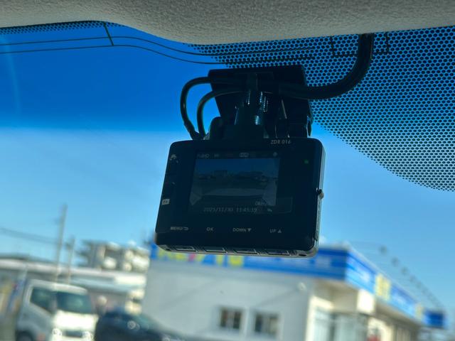 ランドクルーザープラド ＴＸ　Ｌパッケージ　７０ｔｈアニバーサリーリミテッド　７人乗　【４ＷＤディーゼル】後期【ワンオーナー禁煙車】【パノラミックビューモニター／メーカーナビ】【茶革シート／ベンチレーションシート】【専用１８インチ黒アルミ／ルーフレール】【追従クルコン】【前後ドラレコ】（20枚目）