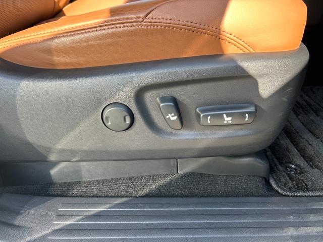 ランドクルーザープラド ＴＸ　Ｌパッケージ　７０ｔｈアニバーサリーリミテッド　７人乗　【４ＷＤディーゼル】後期【ワンオーナー禁煙車】【パノラミックビューモニター／メーカーナビ】【茶革シート／ベンチレーションシート】【専用１８インチ黒アルミ／ルーフレール】【追従クルコン】【前後ドラレコ】（35枚目）