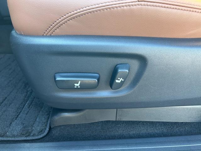 ランドクルーザープラド ＴＸ　Ｌパッケージ　７０ｔｈアニバーサリーリミテッド　７人乗　【４ＷＤディーゼル】後期【ワンオーナー禁煙車】【パノラミックビューモニター／メーカーナビ】【茶革シート／ベンチレーションシート】【専用１８インチ黒アルミ／ルーフレール】【追従クルコン】【前後ドラレコ】（40枚目）