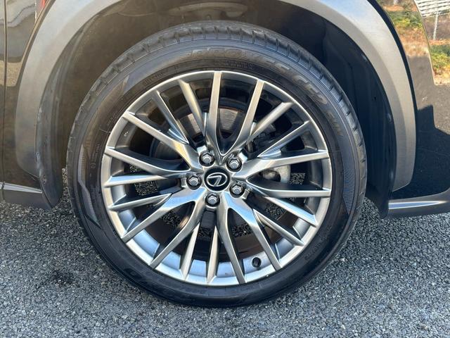 ＮＸ ＮＸ２００ｔ　Ｆスポーツ【４ＷＤ】【禁煙車】【サンルーフ】　【マークレビンソン】【ＲＸ用２０インチアルミ】【メーカーナビ／バックカメラ／ブルーレイ】【３眼ＬＥＤライト】【電動黒革シートベンチレーションシート】【衝突軽減／車線逸脱／追従クルコン】電動リアゲート（11枚目）