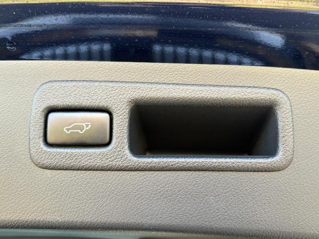 ＮＸ ＮＸ２００ｔ　Ｆスポーツ【４ＷＤ】【禁煙車】【サンルーフ】　【マークレビンソン】【ＲＸ用２０インチアルミ】【メーカーナビ／バックカメラ／ブルーレイ】【３眼ＬＥＤライト】【電動黒革シートベンチレーションシート】【衝突軽減／車線逸脱／追従クルコン】電動リアゲート（19枚目）