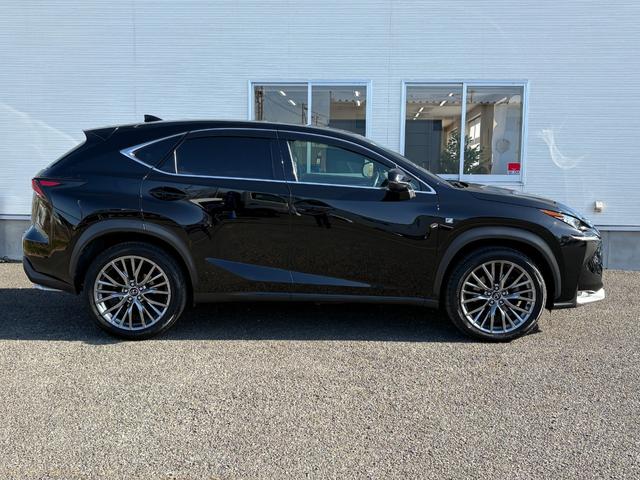 ＮＸ ＮＸ２００ｔ　Ｆスポーツ【４ＷＤ】【禁煙車】【サンルーフ】　【マークレビンソン】【ＲＸ用２０インチアルミ】【メーカーナビ／バックカメラ／ブルーレイ】【３眼ＬＥＤライト】【電動黒革シートベンチレーションシート】【衝突軽減／車線逸脱／追従クルコン】電動リアゲート（25枚目）