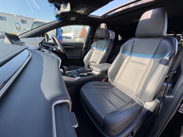 ＮＸ ＮＸ２００ｔ　Ｆスポーツ【４ＷＤ】【禁煙車】【サンルーフ】　【マークレビンソン】【ＲＸ用２０インチアルミ】【メーカーナビ／バックカメラ／ブルーレイ】【３眼ＬＥＤライト】【電動黒革シートベンチレーションシート】【衝突軽減／車線逸脱／追従クルコン】電動リアゲート（34枚目）