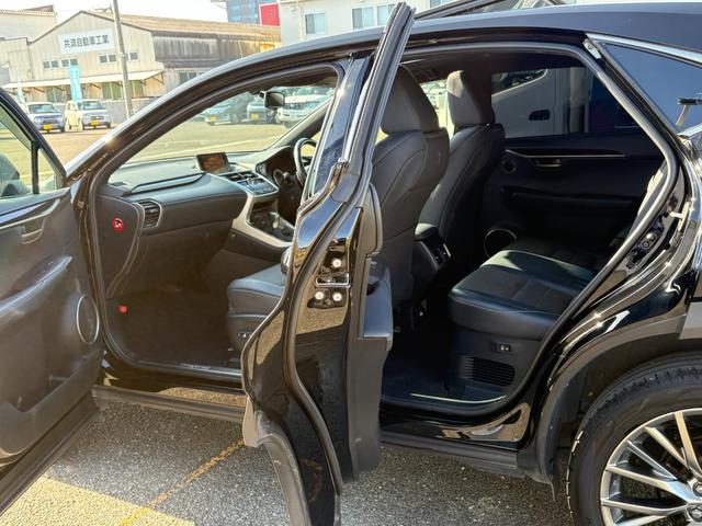 ＮＸ ＮＸ２００ｔ　Ｆスポーツ【４ＷＤ】【禁煙車】【サンルーフ】　【マークレビンソン】【ＲＸ用２０インチアルミ】【メーカーナビ／バックカメラ／ブルーレイ】【３眼ＬＥＤライト】【電動黒革シートベンチレーションシート】【衝突軽減／車線逸脱／追従クルコン】電動リアゲート（38枚目）