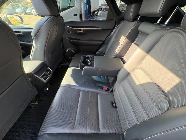 ＮＸ ＮＸ２００ｔ　Ｆスポーツ【４ＷＤ】【禁煙車】【サンルーフ】　【マークレビンソン】【ＲＸ用２０インチアルミ】【メーカーナビ／バックカメラ／ブルーレイ】【３眼ＬＥＤライト】【電動黒革シートベンチレーションシート】【衝突軽減／車線逸脱／追従クルコン】電動リアゲート（42枚目）