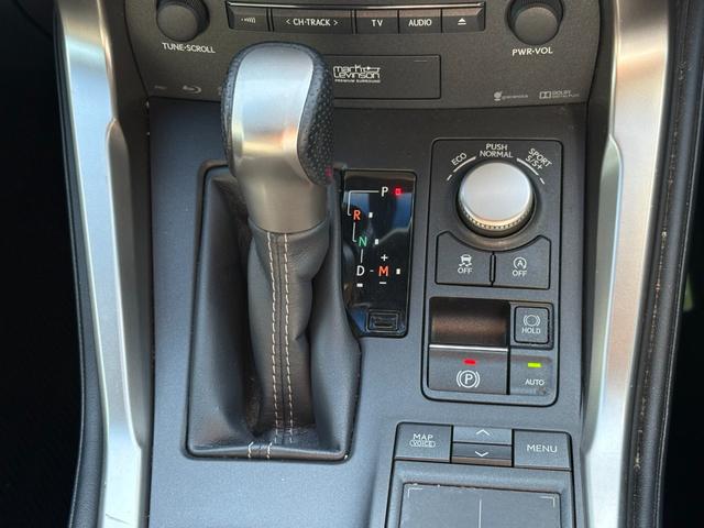 ＮＸ ＮＸ２００ｔ　Ｆスポーツ【４ＷＤ】【禁煙車】【サンルーフ】　【マークレビンソン】【ＲＸ用２０インチアルミ】【メーカーナビ／バックカメラ／ブルーレイ】【３眼ＬＥＤライト】【電動黒革シートベンチレーションシート】【衝突軽減／車線逸脱／追従クルコン】電動リアゲート（48枚目）