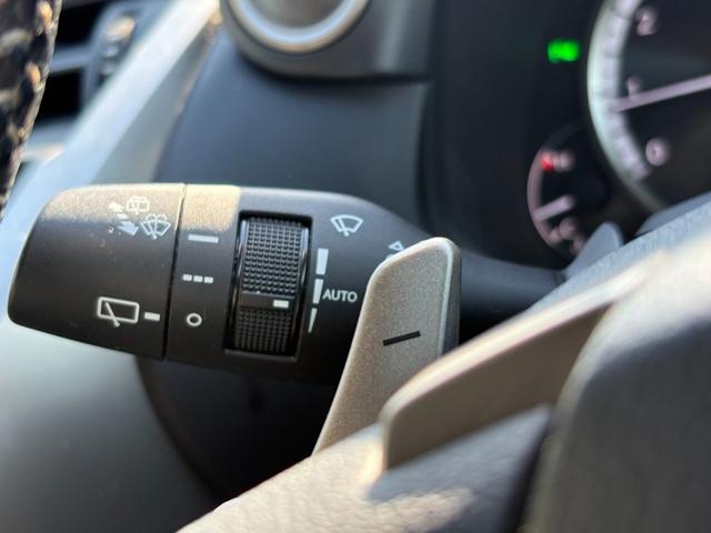 ＮＸ ＮＸ２００ｔ　Ｆスポーツ【４ＷＤ】【禁煙車】【サンルーフ】　【マークレビンソン】【ＲＸ用２０インチアルミ】【メーカーナビ／バックカメラ／ブルーレイ】【３眼ＬＥＤライト】【電動黒革シートベンチレーションシート】【衝突軽減／車線逸脱／追従クルコン】電動リアゲート（49枚目）
