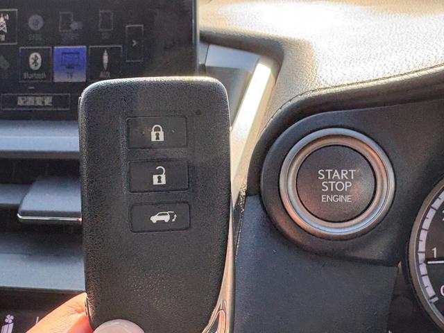 ＮＸ ＮＸ２００ｔ　Ｆスポーツ【４ＷＤ】【禁煙車】【サンルーフ】　【マークレビンソン】【ＲＸ用２０インチアルミ】【メーカーナビ／バックカメラ／ブルーレイ】【３眼ＬＥＤライト】【電動黒革シートベンチレーションシート】【衝突軽減／車線逸脱／追従クルコン】電動リアゲート（53枚目）