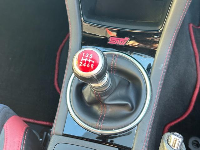 WRX STI STI タイプS【後期型】【6速MT】【大型スポイラー】 【イエローキャリパー/STi19インチアルミ/ビルシュタインショック】【8インチナビ/バックカメラ/フルセグTV/ブルートゥース】【シートヒーター/ハーフレザーシート】【LEDライト/LEDビーム】(9枚目)