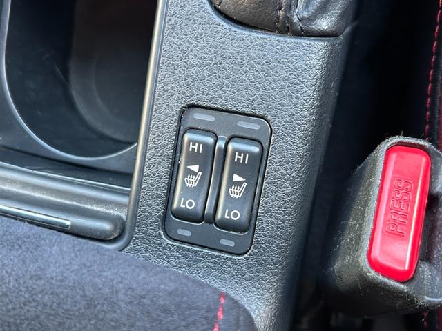 WRX STI STI タイプS【後期型】【6速MT】【大型スポイラー】 【イエローキャリパー/STi19インチアルミ/ビルシュタインショック】【8インチナビ/バックカメラ/フルセグTV/ブルートゥース】【シートヒーター/ハーフレザーシート】【LEDライト/LEDビーム】(18枚目)