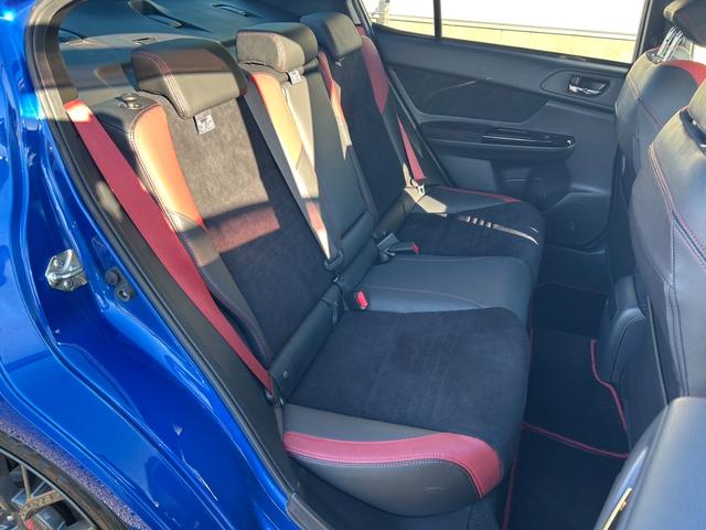 WRX STI STI タイプS【後期型】【6速MT】【大型スポイラー】 【イエローキャリパー/STi19インチアルミ/ビルシュタインショック】【8インチナビ/バックカメラ/フルセグTV/ブルートゥース】【シートヒーター/ハーフレザーシート】【LEDライト/LEDビーム】(32枚目)