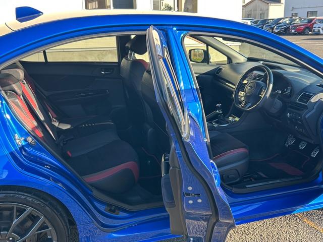 WRX STI STI タイプS【後期型】【6速MT】【大型スポイラー】 【イエローキャリパー/STi19インチアルミ/ビルシュタインショック】【8インチナビ/バックカメラ/フルセグTV/ブルートゥース】【シートヒーター/ハーフレザーシート】【LEDライト/LEDビーム】(33枚目)