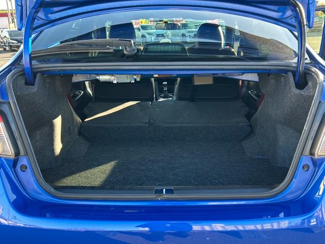 WRX STI STI タイプS【後期型】【6速MT】【大型スポイラー】 【イエローキャリパー/STi19インチアルミ/ビルシュタインショック】【8インチナビ/バックカメラ/フルセグTV/ブルートゥース】【シートヒーター/ハーフレザーシート】【LEDライト/LEDビーム】(40枚目)