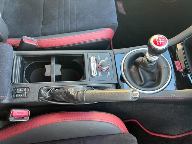 WRX STI STI タイプS【後期型】【6速MT】【大型スポイラー】 【イエローキャリパー/STi19インチアルミ/ビルシュタインショック】【8インチナビ/バックカメラ/フルセグTV/ブルートゥース】【シートヒーター/ハーフレザーシート】【LEDライト/LEDビーム】(52枚目)