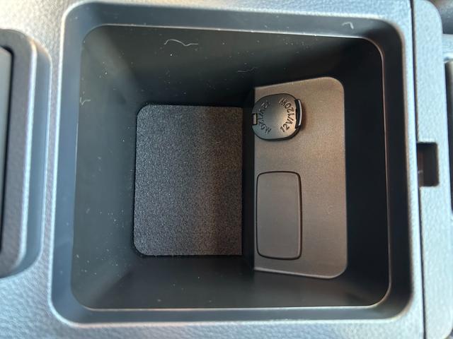 WRX STI STI タイプS【後期型】【6速MT】【大型スポイラー】 【イエローキャリパー/STi19インチアルミ/ビルシュタインショック】【8インチナビ/バックカメラ/フルセグTV/ブルートゥース】【シートヒーター/ハーフレザーシート】【LEDライト/LEDビーム】(53枚目)