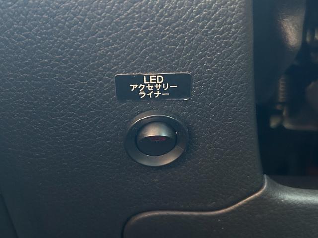 WRX STI STI タイプS【後期型】【6速MT】【大型スポイラー】 【イエローキャリパー/STi19インチアルミ/ビルシュタインショック】【8インチナビ/バックカメラ/フルセグTV/ブルートゥース】【シートヒーター/ハーフレザーシート】【LEDライト/LEDビーム】(57枚目)