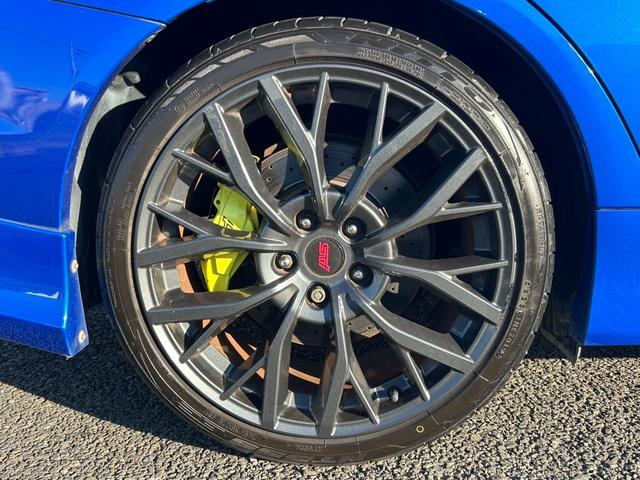 WRX STI STI タイプS【後期型】【6速MT】【大型スポイラー】 【イエローキャリパー/STi19インチアルミ/ビルシュタインショック】【8インチナビ/バックカメラ/フルセグTV/ブルートゥース】【シートヒーター/ハーフレザーシート】【LEDライト/LEDビーム】(61枚目)