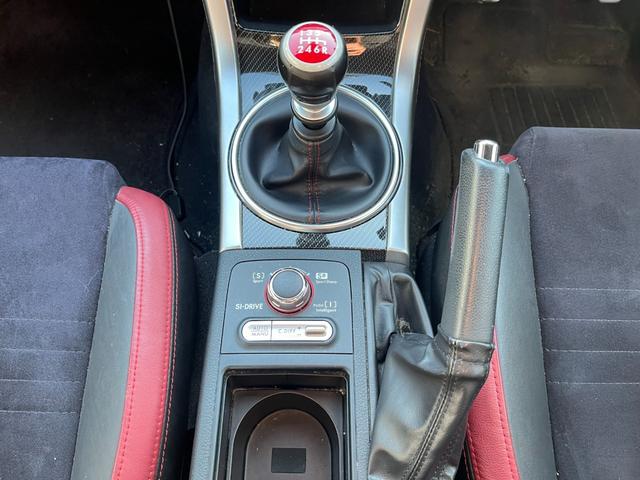 WRX STI STI タイプS【6速MT】【アドバンスドパッケージ】 【大型リアスポイラー】【禁煙車】【BSM】【ダイアトーンSDナビ/サイド・バックカメラ/フルセグTV/ブルートゥース】【ハーフレザーシート】【STI18インチアルミ】【LEDオートライト/フォグ】(12枚目)